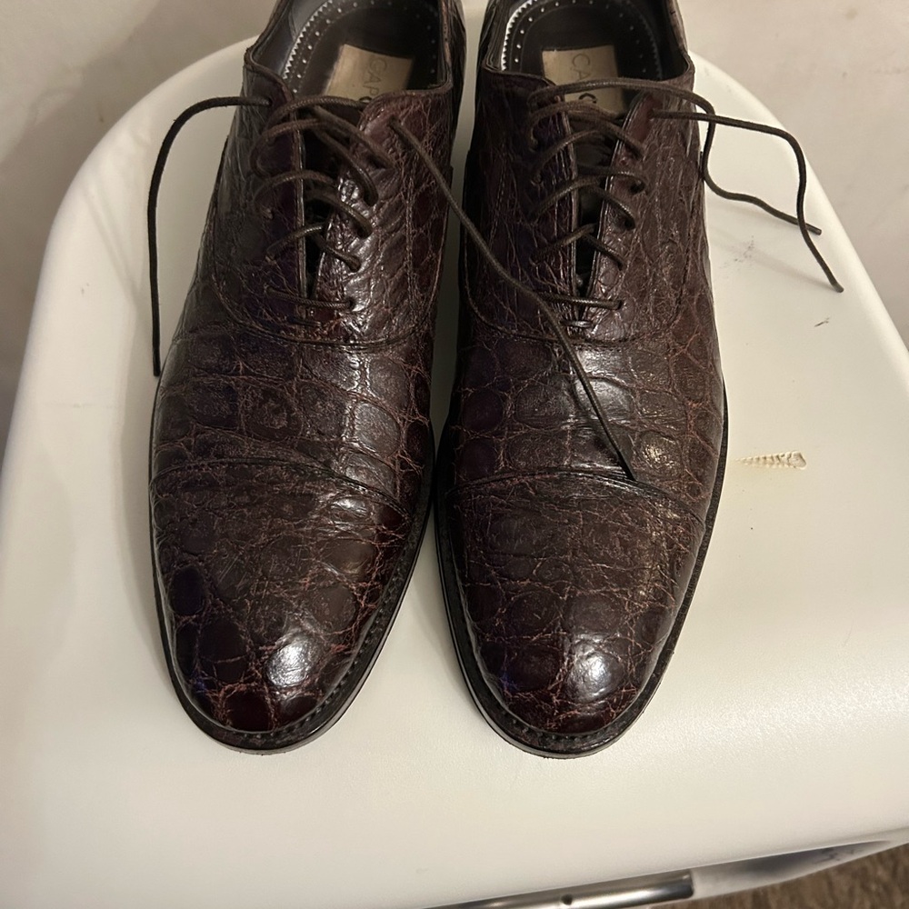 Classic Brown Leather Oxfords with Crocodile Texture